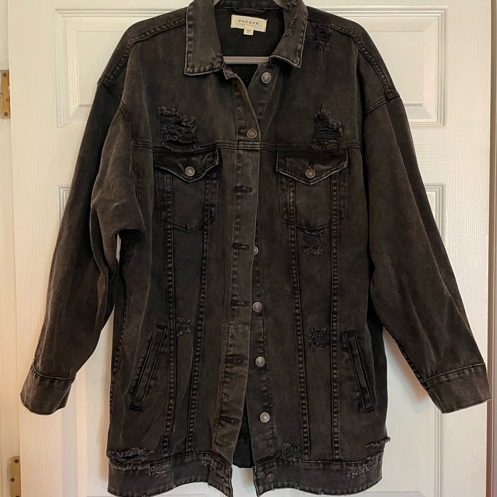BLACK PACSUN JEAN JACKET ~ LARGE ~ DESTROYED DENIM STYLING AND LONGER LENGTH